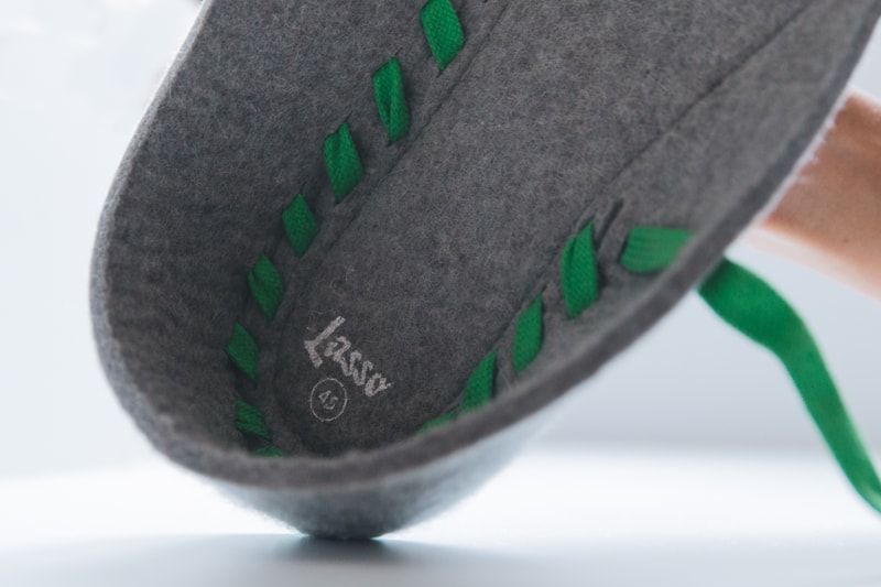 Lasso Flat-Packed Slippers