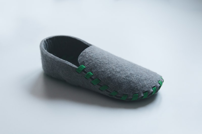 Lasso Flat-Packed Slippers