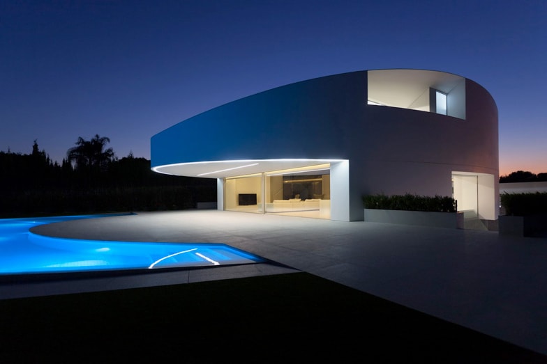 Casa Balint by Fran Silvestre Arquitectos