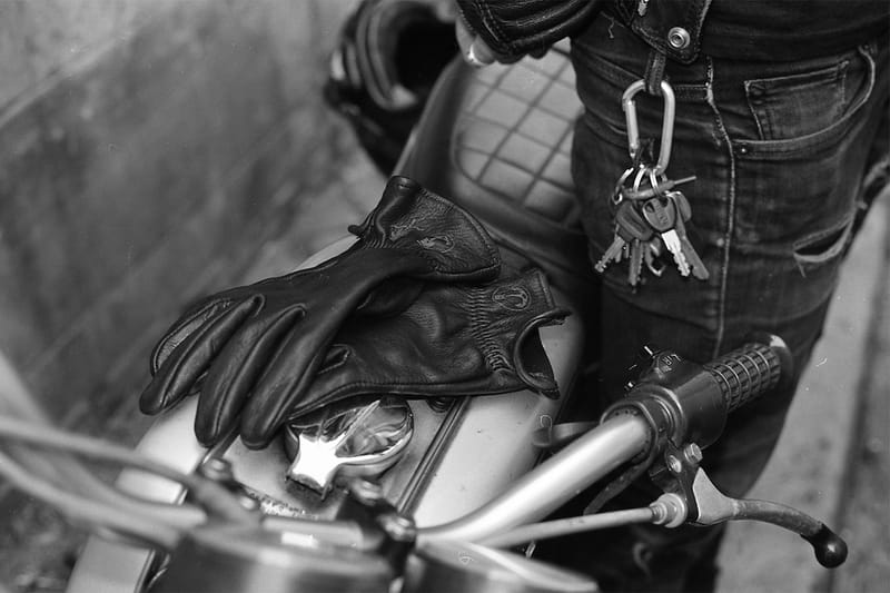 Desillusion x Iron & Resin Leather Gloves