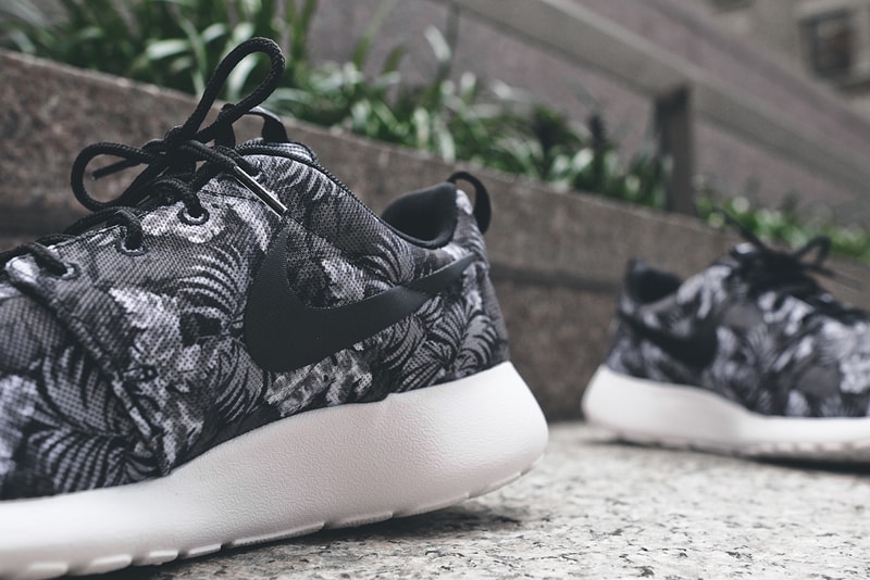 Nike Roshe Run "Greyscale Palm"