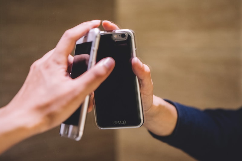 Goo.ey's Hands-Free Phone Case Collection