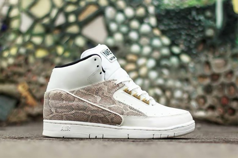 Nike Air Python Sail/Black-Metallic Gold
