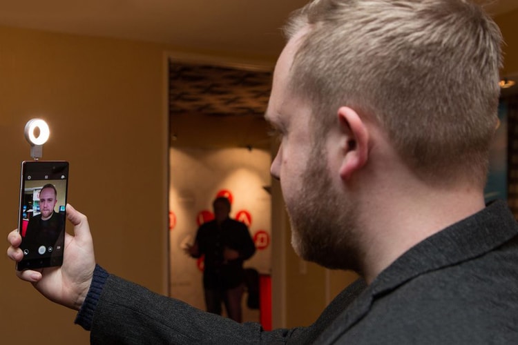 The Vibe Xtension Selfie Flash by Lenovo