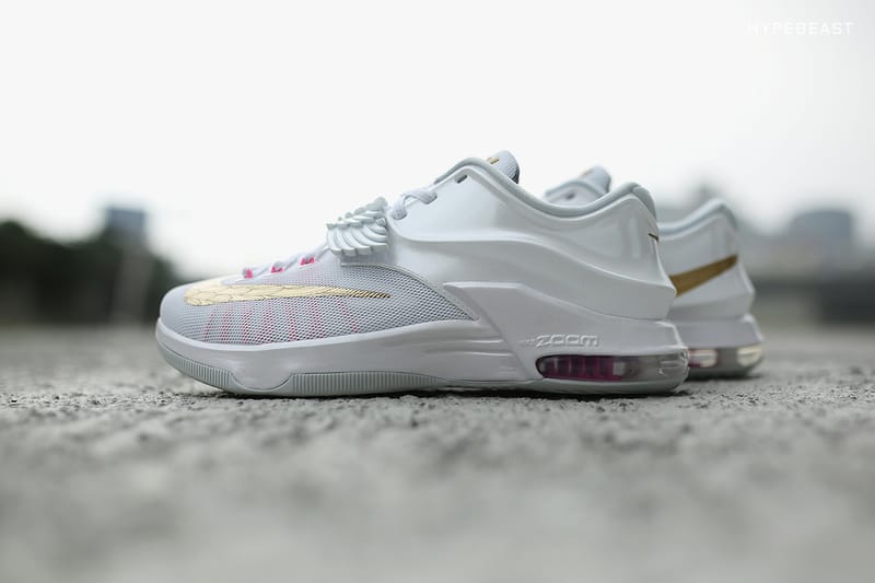 A Closer Look at the Nike KD7 "Aunt Pearl"