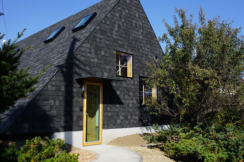 Triangle House by Life Style Koubou