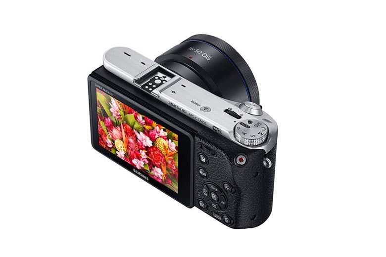 Samsung's New Camera Mixes Retro, Selfie Monitor and Fast Specs