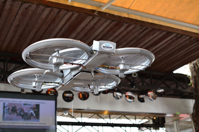 Singapore Restaurant Uses Autonomous Drone Waiters
