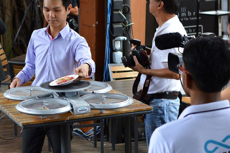 Singapore Restaurant Uses Autonomous Drone Waiters