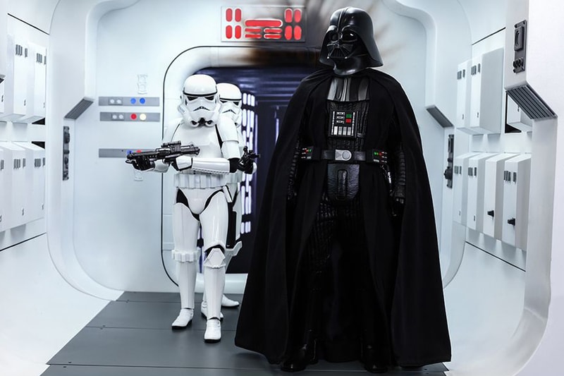 Hot Toys Star Wars Darth Vader Collectible Figure