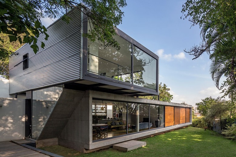 The Suburban LP House in Sao Paolo by Metro Arquitetos