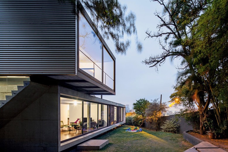 The Suburban LP House in Sao Paolo by Metro Arquitetos