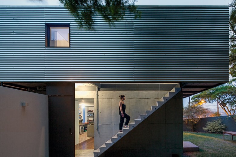 The Suburban LP House in Sao Paolo by Metro Arquitetos