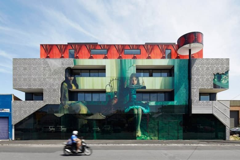 Samantha Everton “2 Girls” Building Art in Melbourne