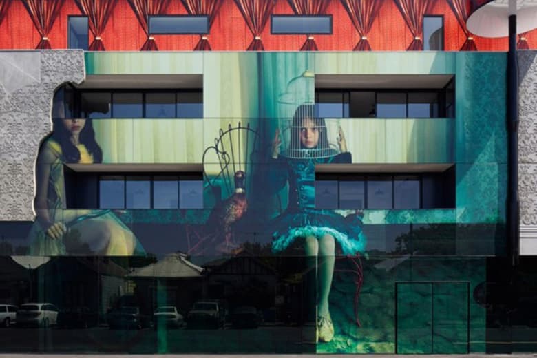 Samantha Everton “2 Girls” Building Art in Melbourne