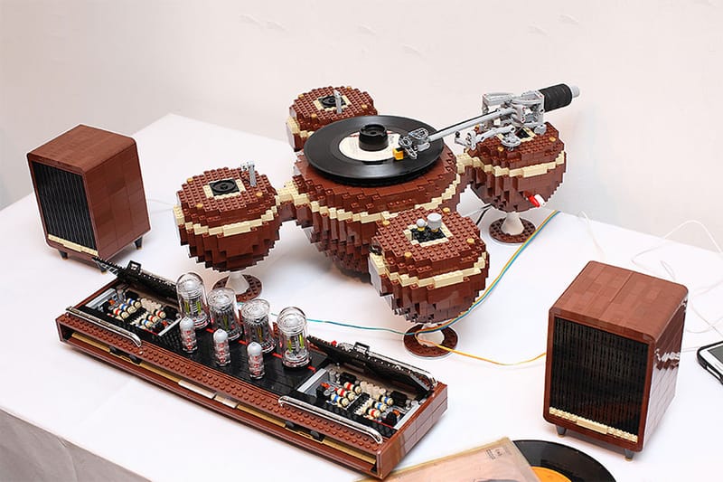 Listen to This Fully Functional LEGO Turntable