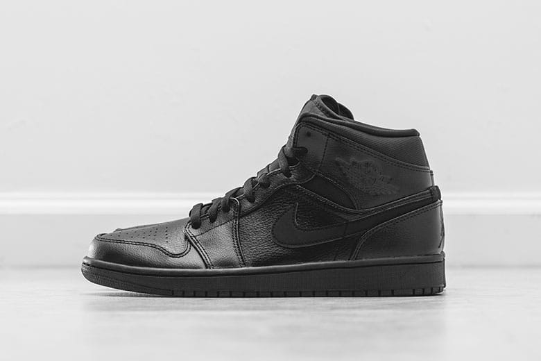 jordan aj 1 mid black and white