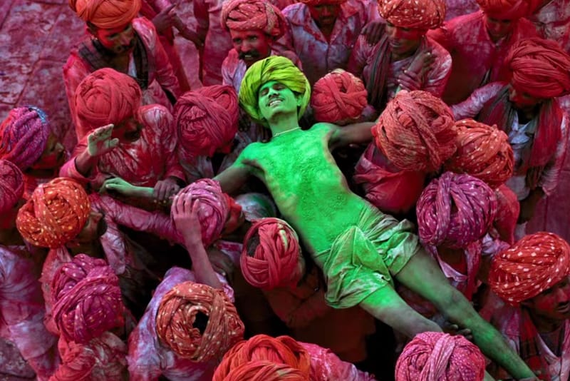 9 Photo Composition Tips featuring Steve McCurry
