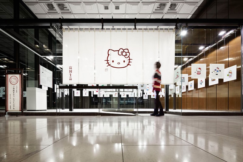 Floating Hello Kitty Installation by Naoya Iwama