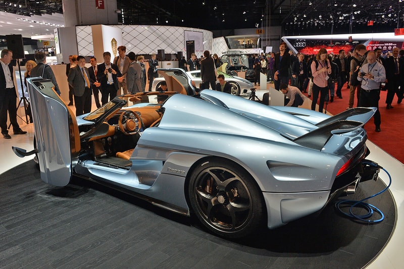Koenigsegg Unveils the 1,500+ Horsepower Regera Hybrid Hypercar 
