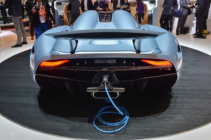 Koenigsegg Unveils the 1,500+ Horsepower Regera Hybrid Hypercar 