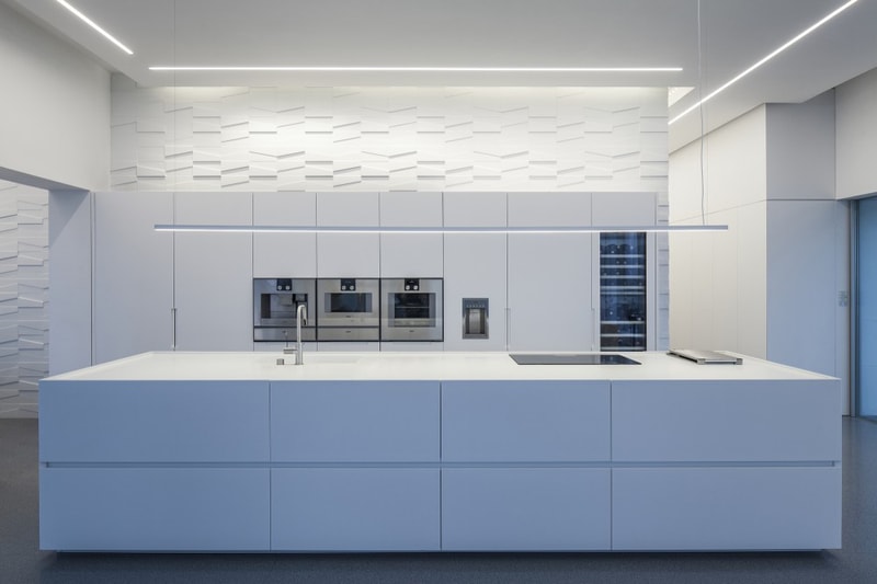 Layers of White Penthouse in Tel Aviv by Pitsou Kedem Architects