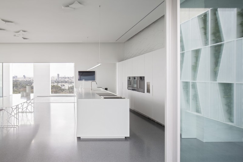 Layers of White Penthouse in Tel Aviv by Pitsou Kedem Architects