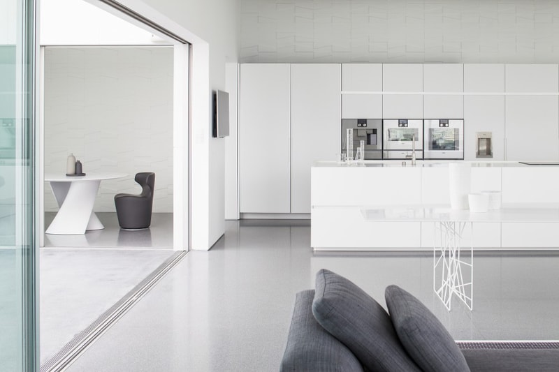 Layers of White Penthouse in Tel Aviv by Pitsou Kedem Architects