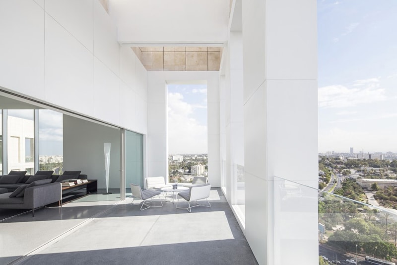 Layers of White Penthouse in Tel Aviv by Pitsou Kedem Architects