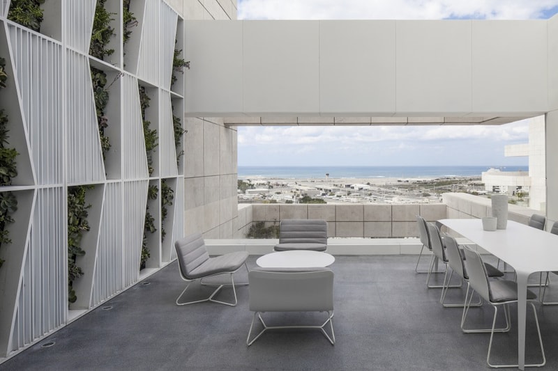 Layers of White Penthouse in Tel Aviv by Pitsou Kedem Architects