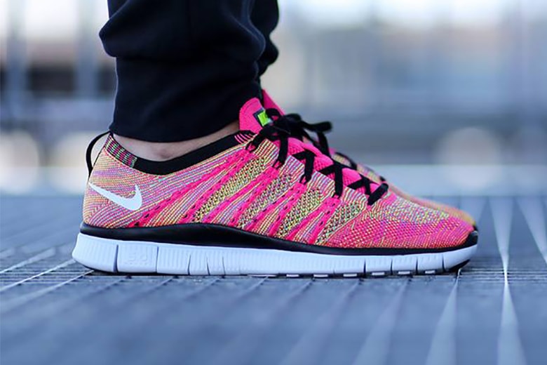Los invitados papel Chaise longue Nike Free Flyknit NSW "Pink Flash" | Hypebeast