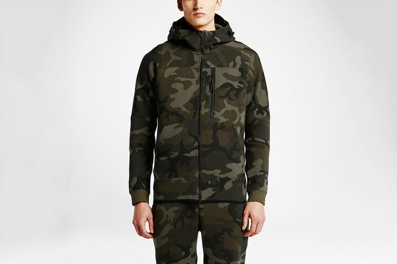 camouflage nike tech