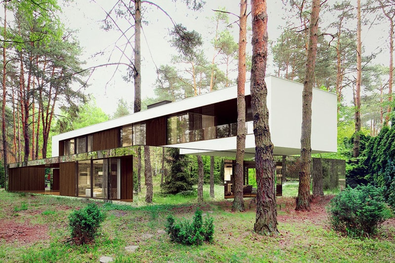 Reflective Home with Mirrored Facades by Reform Architekts