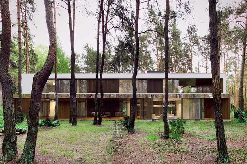 Reflective Home with Mirrored Facades by Reform Architekts