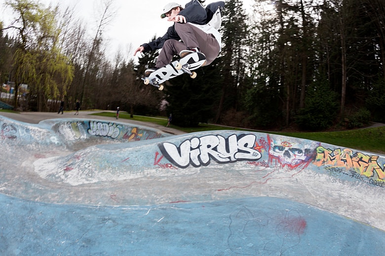 VIRUS x 'SNEEZE' Skateboard