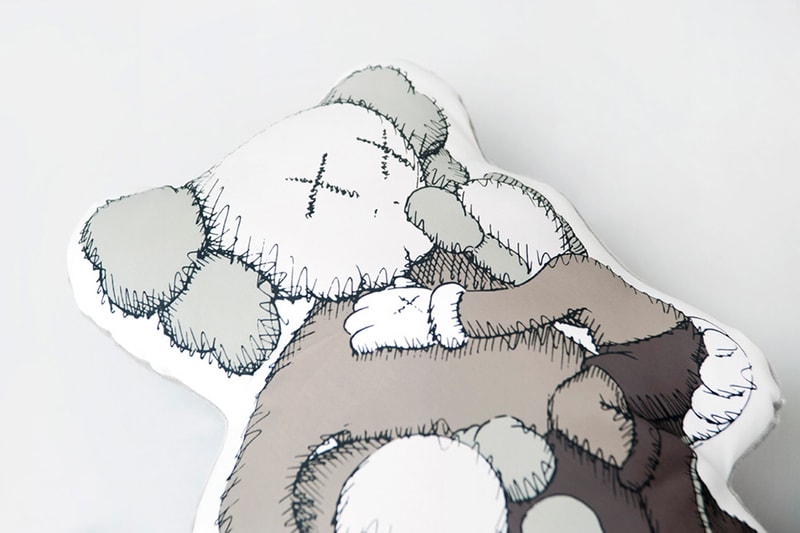KAWS "CLEAN SLATE" @ Shanghai Times Square & Limited Edition Mini Plush Doll Collection