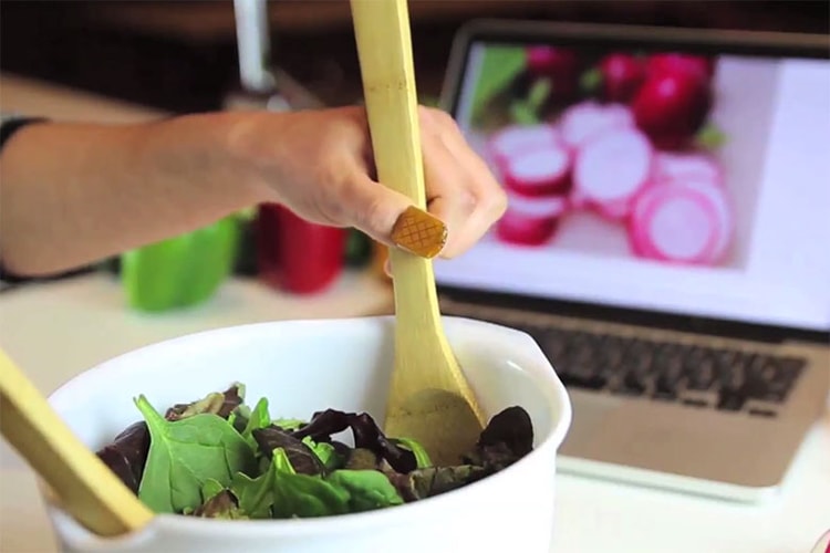 NailO Is a Tiny Trackpad for Your Nail to Navigate Devices