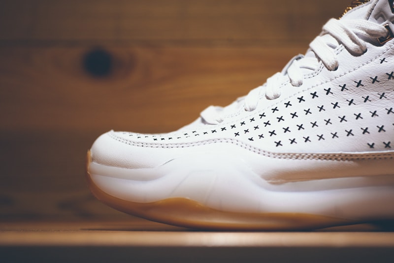 A Closer Look at the Nike Kobe X Mid EXT White/Gum Light Brown