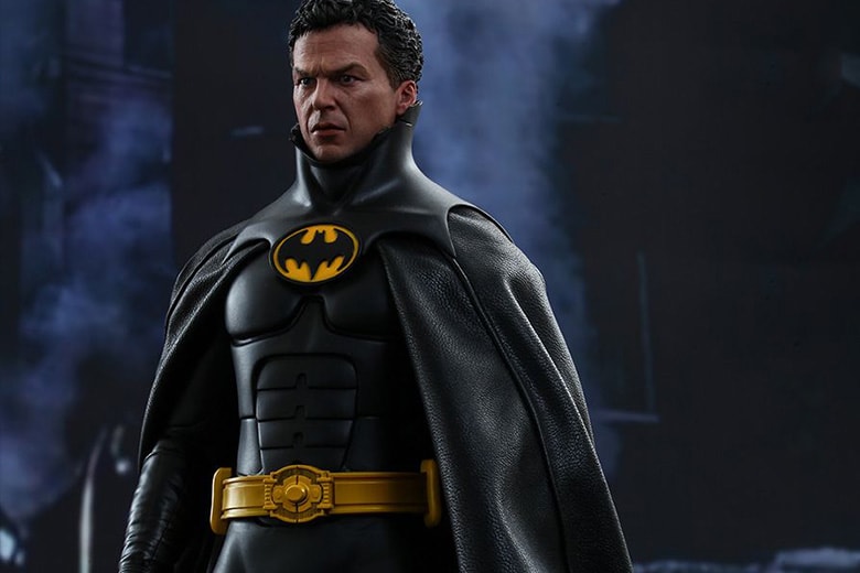 Hot Toys 'Batman Returns' Batman and Bruce Wayne 1/6th Scale Collectible Figures