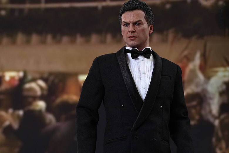 Hot Toys 'Batman Returns' Batman and Bruce Wayne 1/6th Scale Collectible Figures