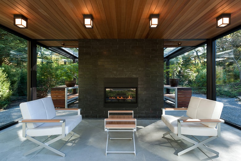 Flavin Architects Present: "Glass House In The Garden"