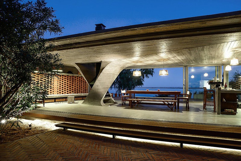 One Column House Offers Stunning Architecture Design in Argentina