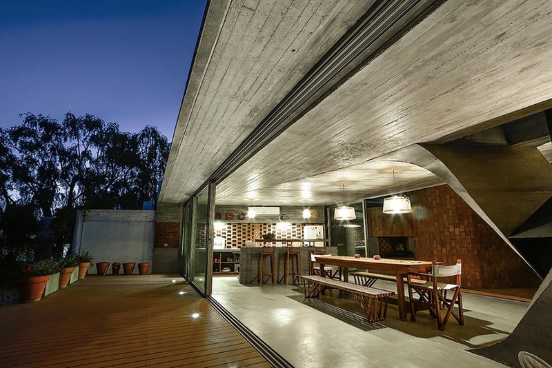 One Column House Offers Stunning Architecture Design in Argentina