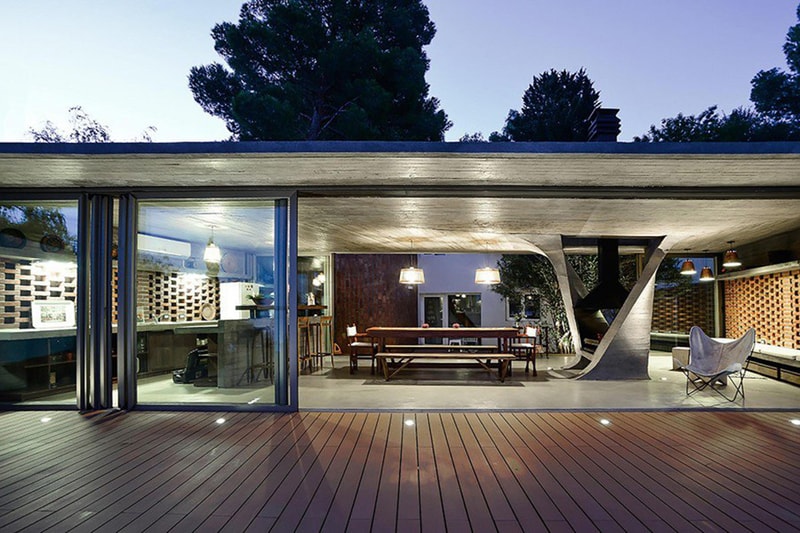 One Column House Offers Stunning Architecture Design in Argentina