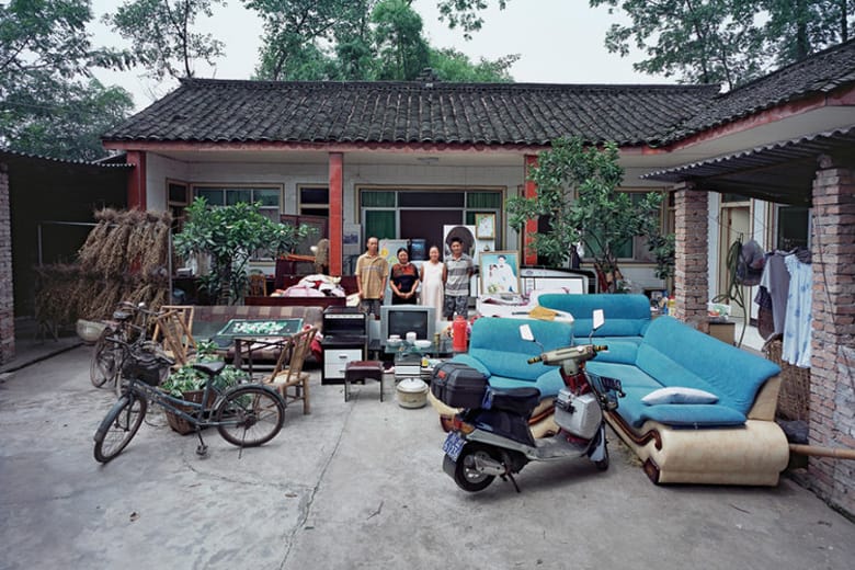 Photographer Captures Chinese Families and Their Belongings Over 11 Years