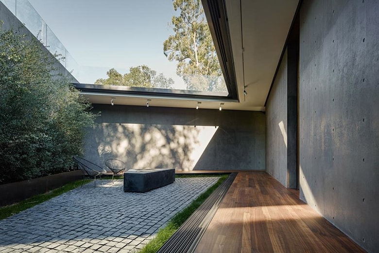The Luxurious Oak Pass Home by Walker Workshop