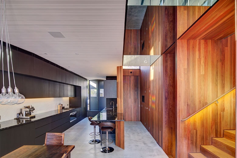 Beautiful Home in Sydney Australia Uses Mirrored Interior to Enhance Space