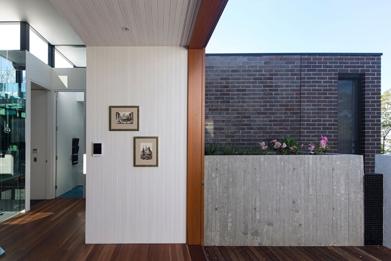 Beautiful Home in Sydney Australia Uses Mirrored Interior to Enhance Space