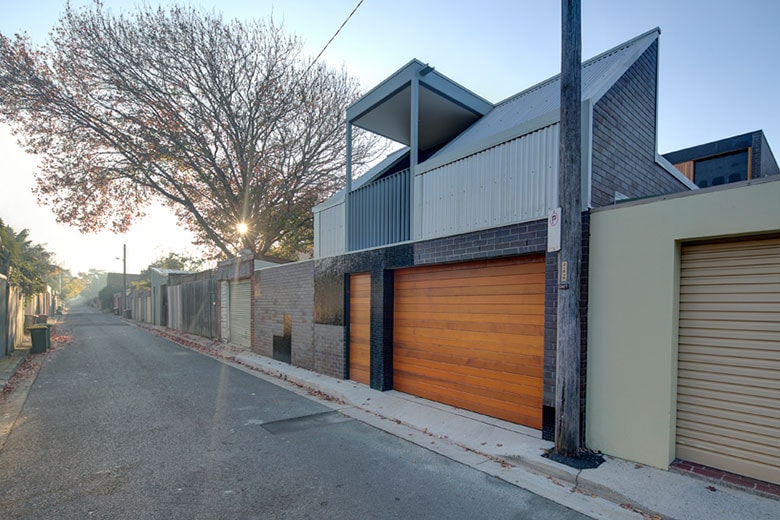 Beautiful Home in Sydney Australia Uses Mirrored Interior to Enhance Space