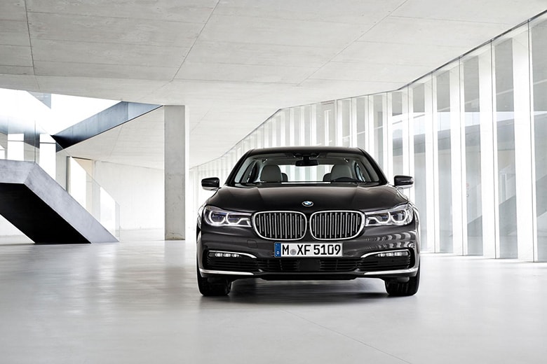 BMW Unveils New Line of 7-Series Cars